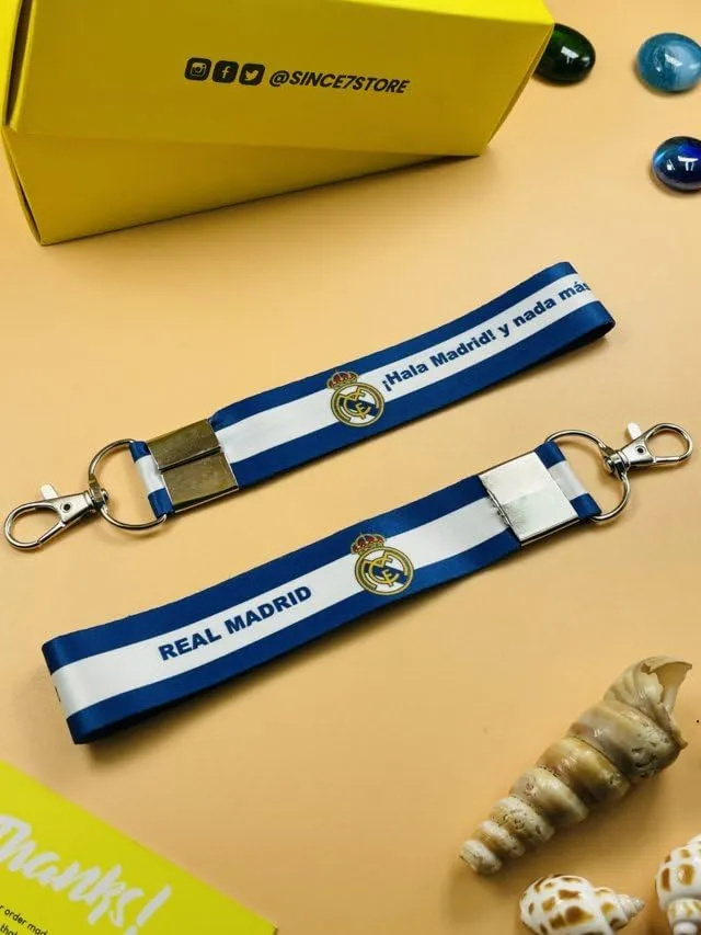 SINCE 7 STORE Real Madrid Giftbox includes: MUG, DOUBLE SIDED KEYCHAIN, KEY-TAG - Gift for Madrid Fans - The Ultimate Fan Collection